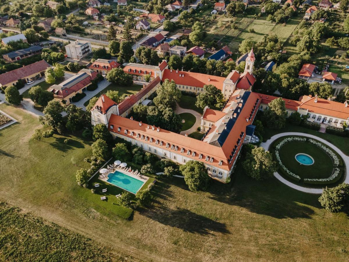 Hotel Chateau Bela エクステリア 写真
